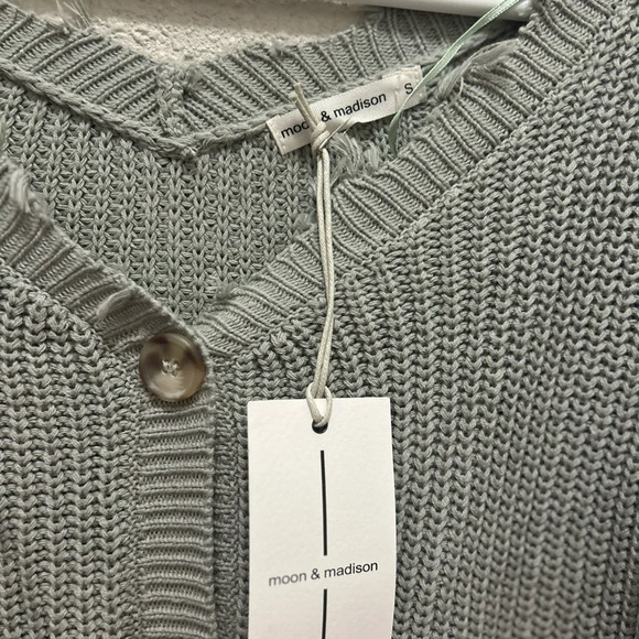 Moon & Madison Light Sage Green Frayed Button Down Cardigan NWT Small - Picture 3 of 6